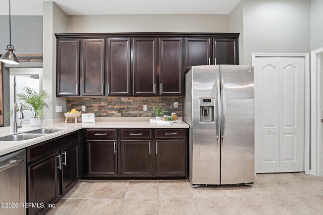 Building Photo - 4269 Victoria Lakes Dr W