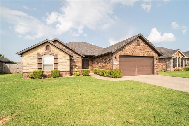 Building Photo - 704 SW Cabriolet St