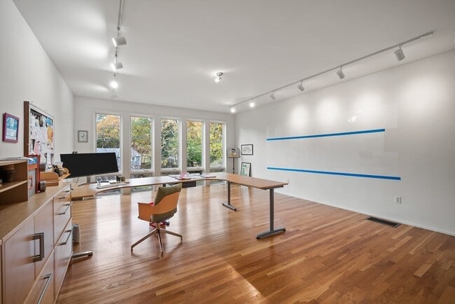 Building Photo - 35 Thornberry Rd