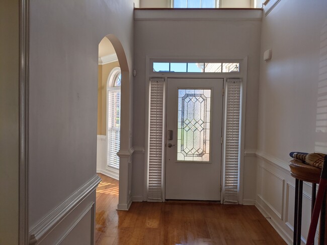 Building Photo - 2414 Manal Way