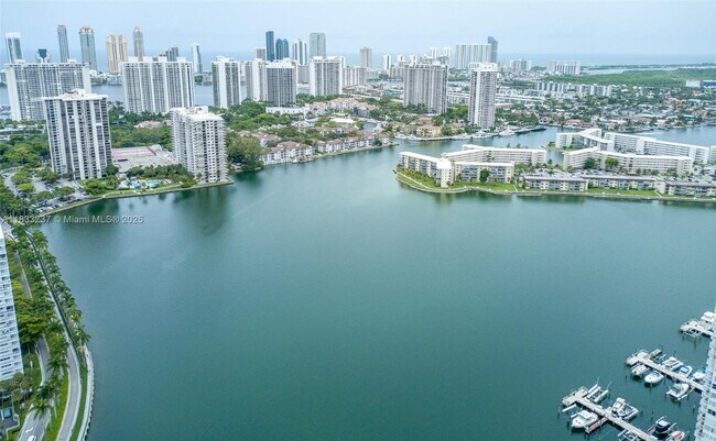 Building Photo - 18081 Biscayne Blvd