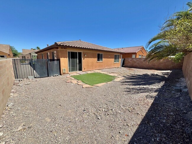 Building Photo - BEAUTIFUL 4 BEDROOM HOME IN GUARD GATED CO...