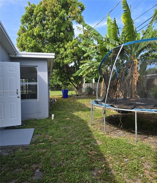Building Photo - 611 SW 64th Way