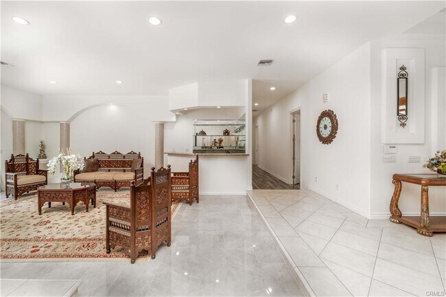 Building Photo - 5206 Topeka Dr