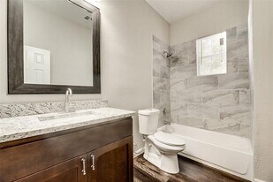 Building Photo - 202 Burton Dr