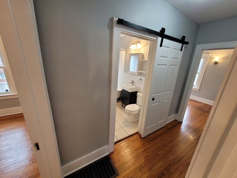 Building Photo - 1319 Prairie Ave