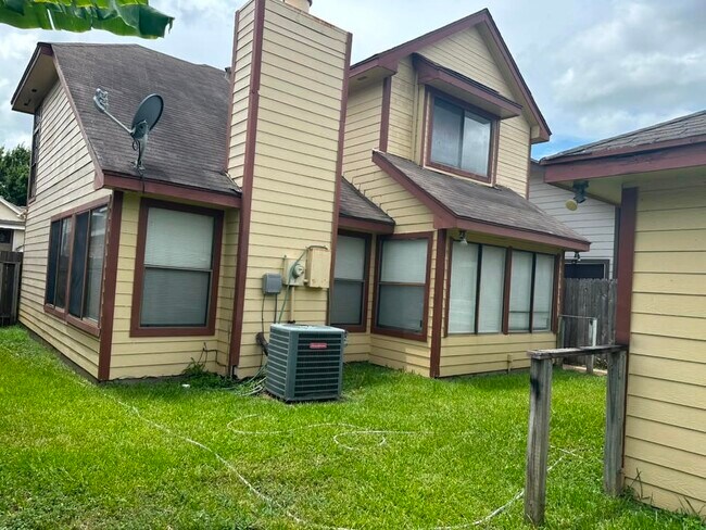 Building Photo - 8623 Beechcrest St