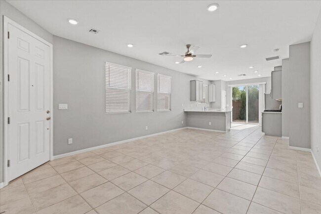 Building Photo - Beautiful Single-Story Home next to Summer...