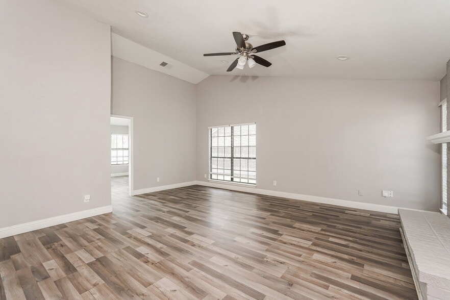Building Photo - 2303 Villanova St