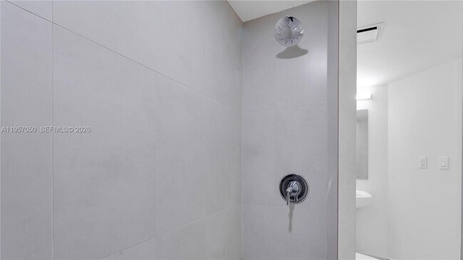 Building Photo - 555 NE 34th St