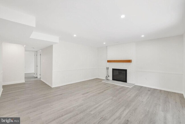 Building Photo - 8815 Tuckerman Ln