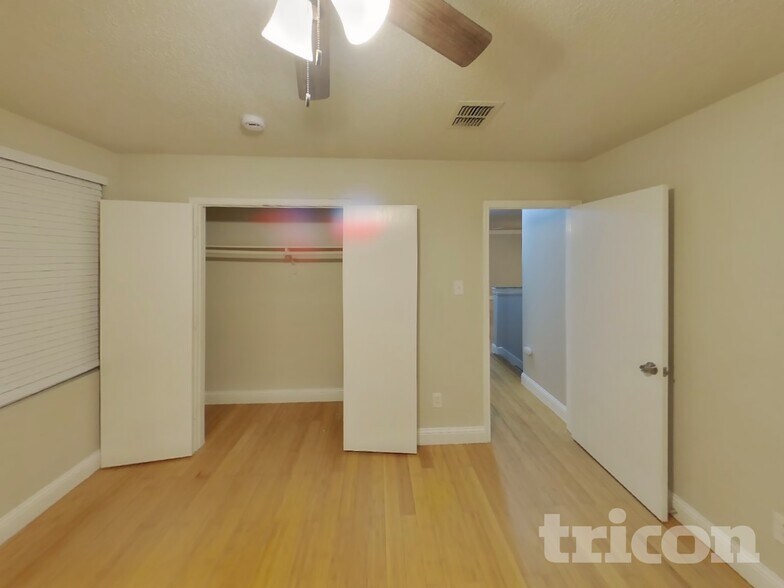 Building Photo - 3004 Double Oak Dr