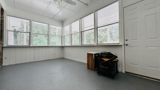 Building Photo - 815 W Palmetto St
