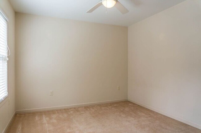 Building Photo - 40 Wayward Path