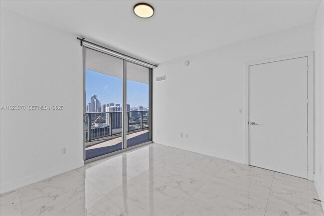 Building Photo - 488 NE 18th St