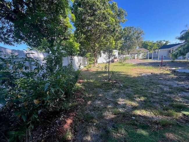 Building Photo - 16805 SW 109th Ct