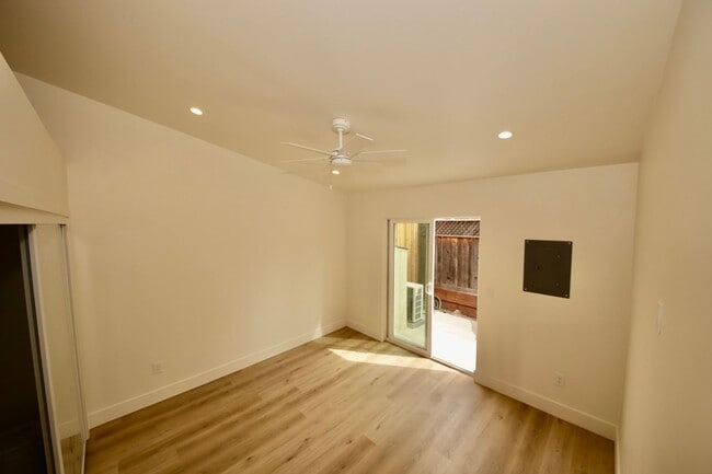 Building Photo - New Willow Glen Dream Back Cottage