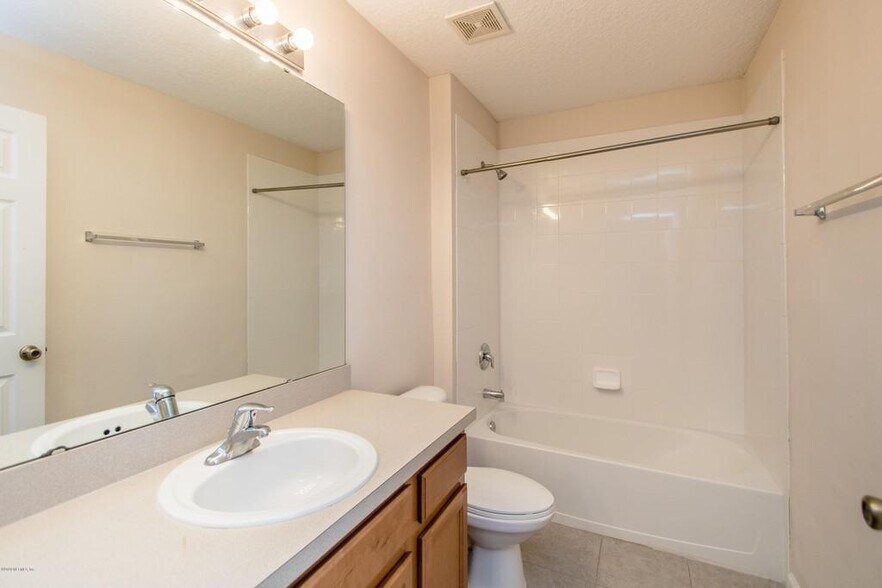 Bathroom - 575 Oakleaf Plantation Pky