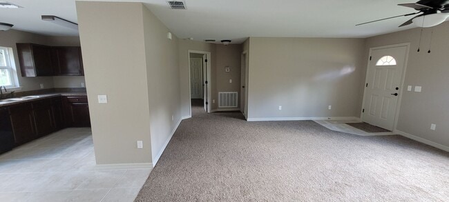 Building Photo - 3/2 Home No HOA Located In Ocala