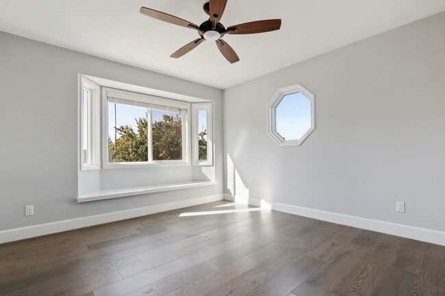 Room - 21225 Nashville St