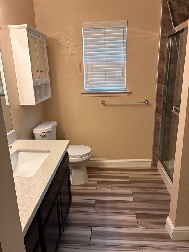 Building Photo - 3 Bedroom 2 Bath