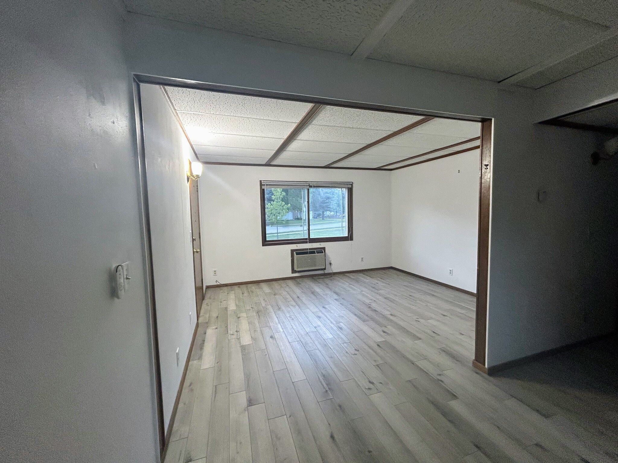 Building Photo - 1420 Maricopa Dr