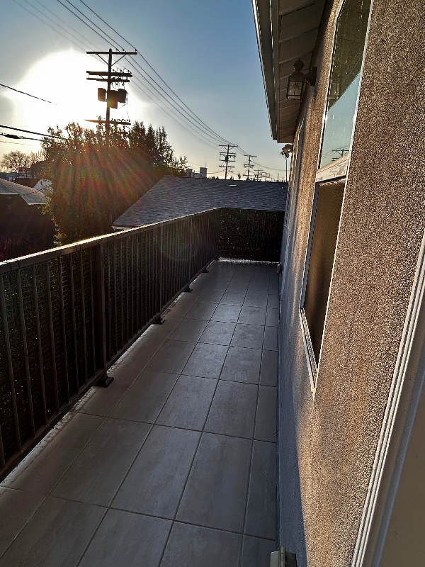 Building Photo - 710 N Fuller Ave
