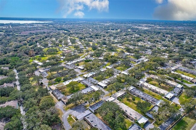 Building Photo - 1403 Arrowhead Cir W