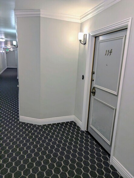 Common Hallway - 11970 Montana Ave