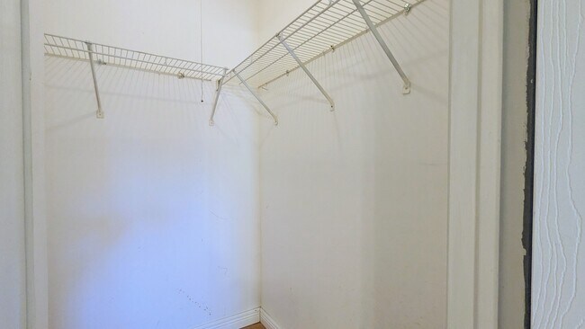 Building Photo - 1965 N Hicks Rd