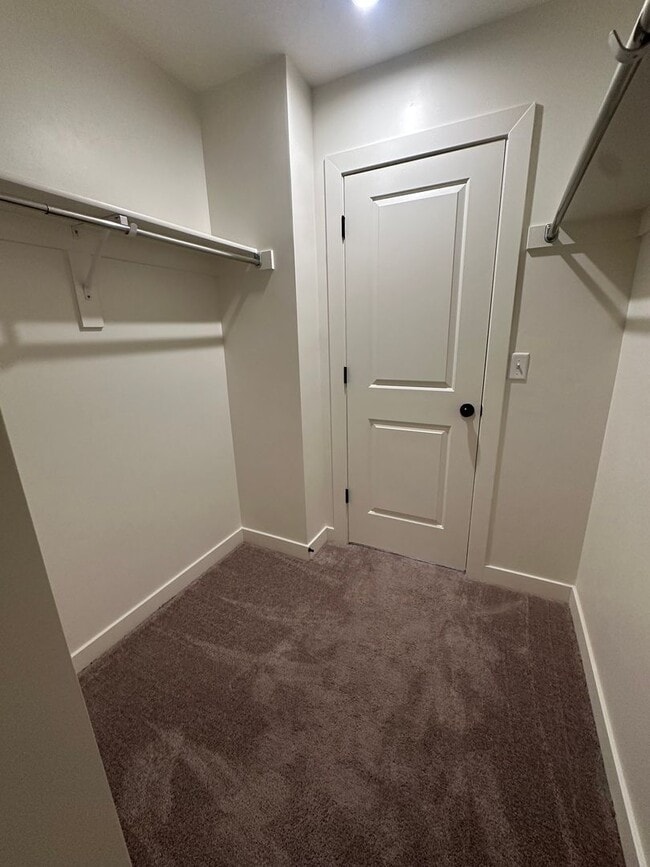 Building Photo - GORGEOUS EAGLE MOUNTAIN TOWNHOME!!!