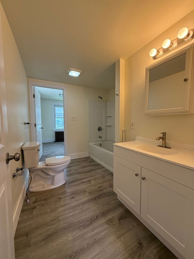 Building Photo - Updated 3 BR 2 Full Bath house w/ Yard!