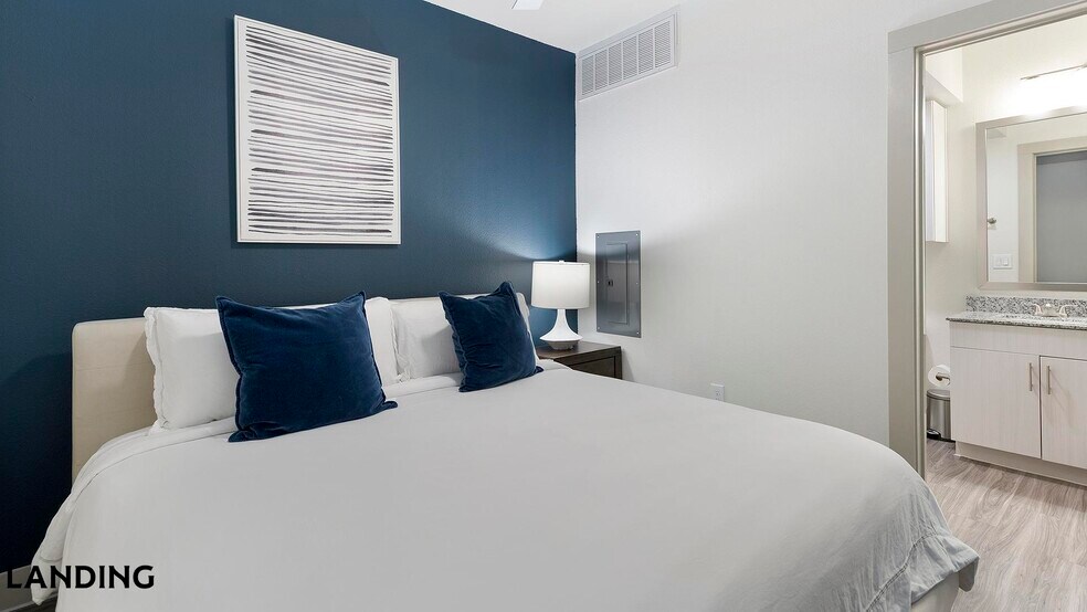 Building Photo - 3383 Cedarplaza Ln