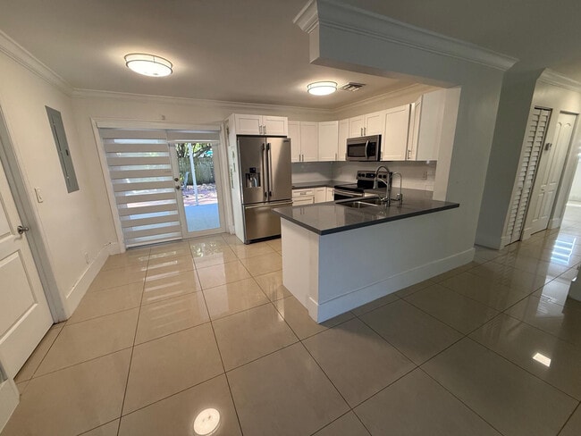 Building Photo - 2300 SW 43rd Terrace