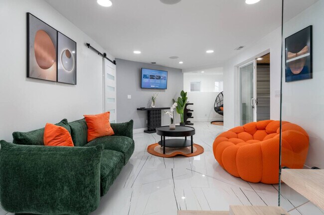 Building Photo - 4016 Eaton Dr