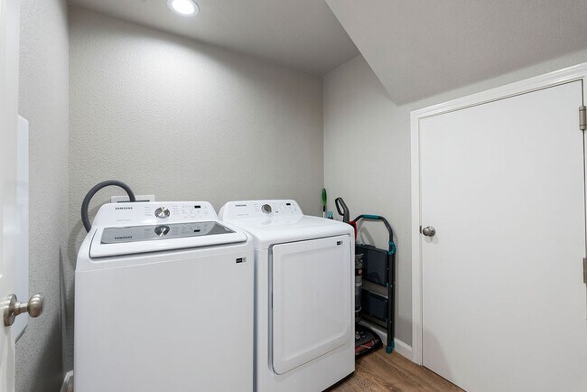 Building Photo - 1002 Adeline St