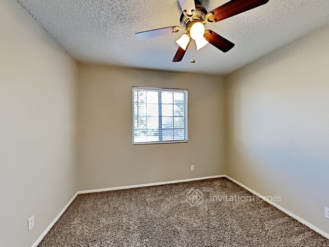 Building Photo - 1740 La Cruz Dr