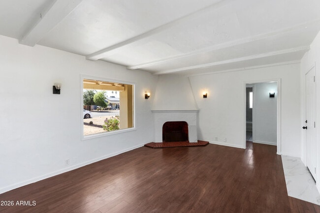 Building Photo - 919 N Gilbert Ave