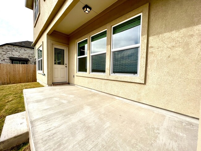 Building Photo - Beautiful 3 beds 2.5 baths in Lago Vista