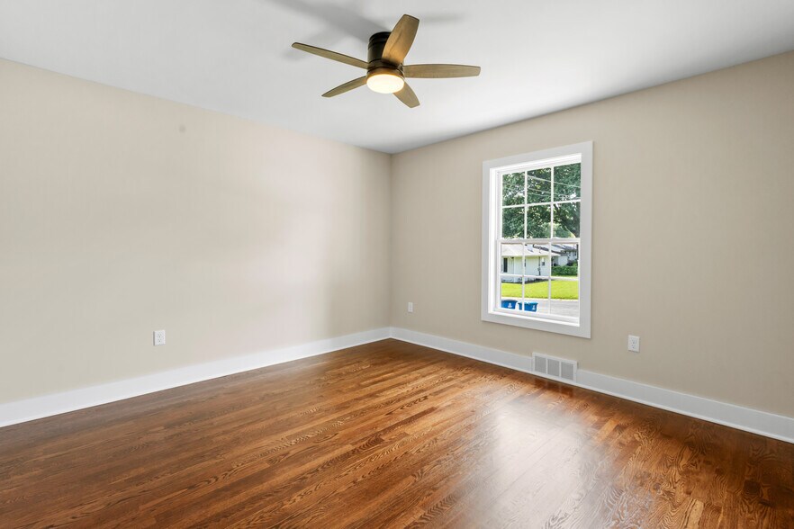 Building Photo - 2628 Linden Pl