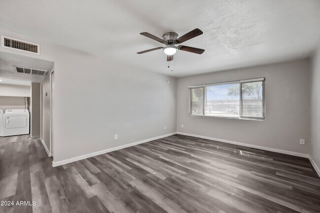 Building Photo - 1518 W Colter St