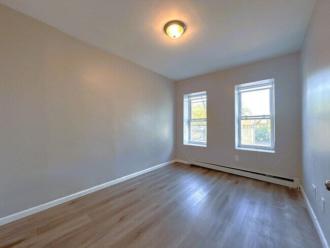 Building Photo - 286 MARTIN LUTHER KING JR Dr