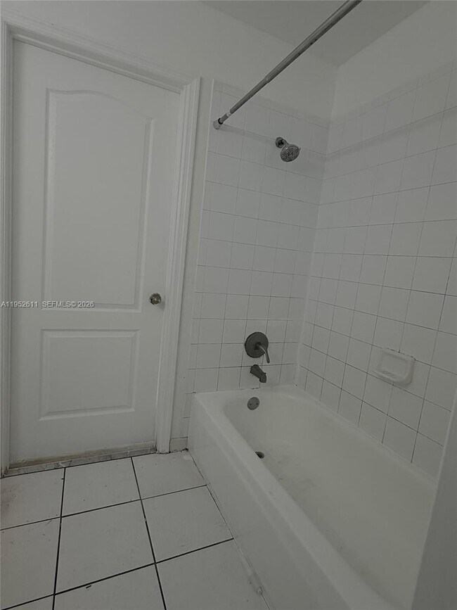 Building Photo - 21300 NE 8th Ct