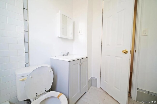 Building Photo - 45 Linden St