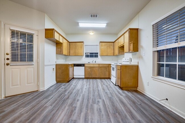 Building Photo - 307 Rawhide Loop