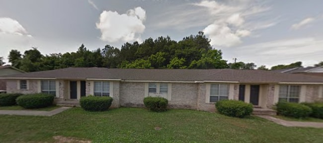 No Animals or Pets allowed - 2917 Vance Dr NW