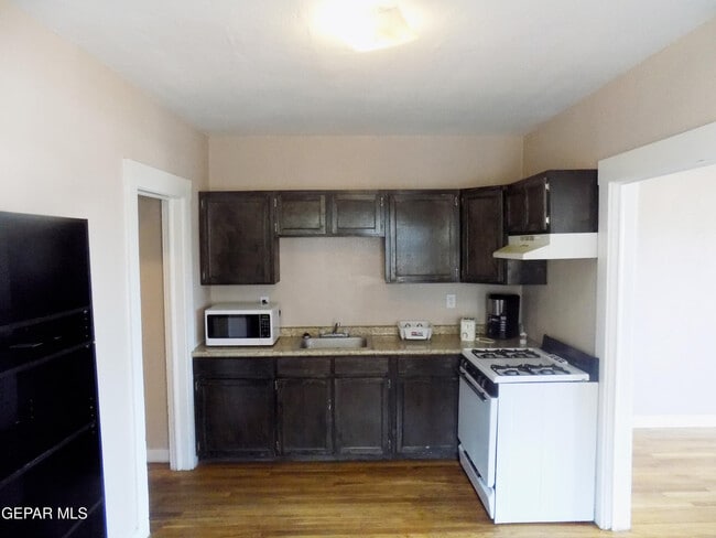 Building Photo - 3609 Sacramento Ave