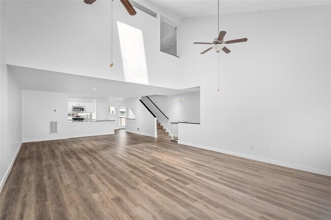 Building Photo - 811 Robin St