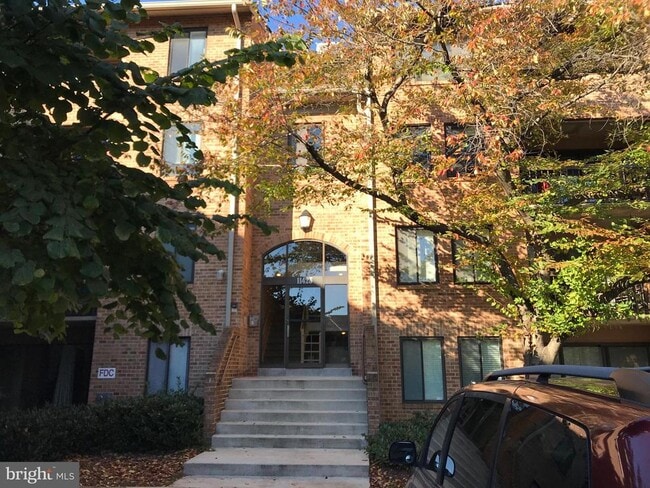 Building Photo - 11423 Commonwealth Dr