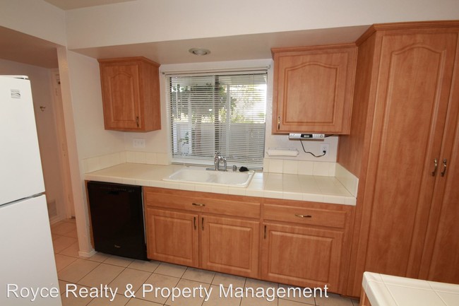 Building Photo - 3 br, 2.5 bath House - 7988 Playmor Terrace